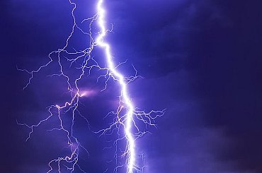 Blackouty, zákaz vycházení, požáry. Nejen Split pustošily silné bouřky