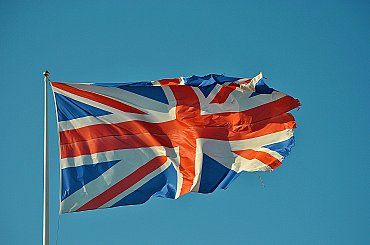 Británia zmrazila majetok iránskeho ropného magnáta a štyroch firiem