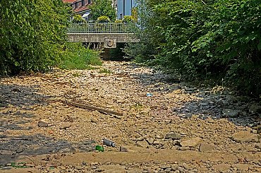 Asociace vodní turistiky a sportu: Voda pro elektrárnu se bere nelegálně, úřadům to nevadí