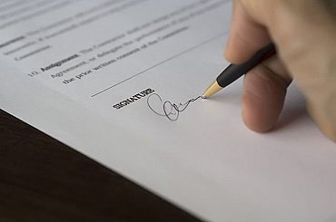 Spojené státy a Ukrajina podepsaly dohodu o nerostném bohatství