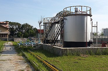 Ceny ropy na začátku měsíce klesají, Brent se ale vrátil nad 100 USD