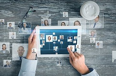 Kdo by měl vlastnit AI? Když hrstka soukromých firem staví tak mocné technologie, musíme nastavit pravidla dřív, než vzniknou škody