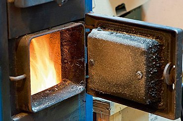 Nefouká, nesvítí slunce a ceny elektřiny dosahují stovek eur. Jak česká teplárna v Polsku vydělává na vykrývání výroby zelených zdrojů