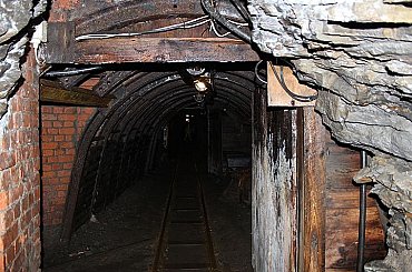 Při výbuchu v nelegálním uhelném dole v Indii zahynulo nejméně 16 lidí