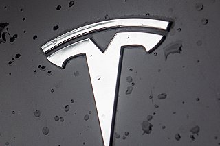 Nenaplněné vize o autech bez řidiče. Tesla dobyla Nizozemsko, k autonomním autům pro běžný provoz je ale stále daleko
